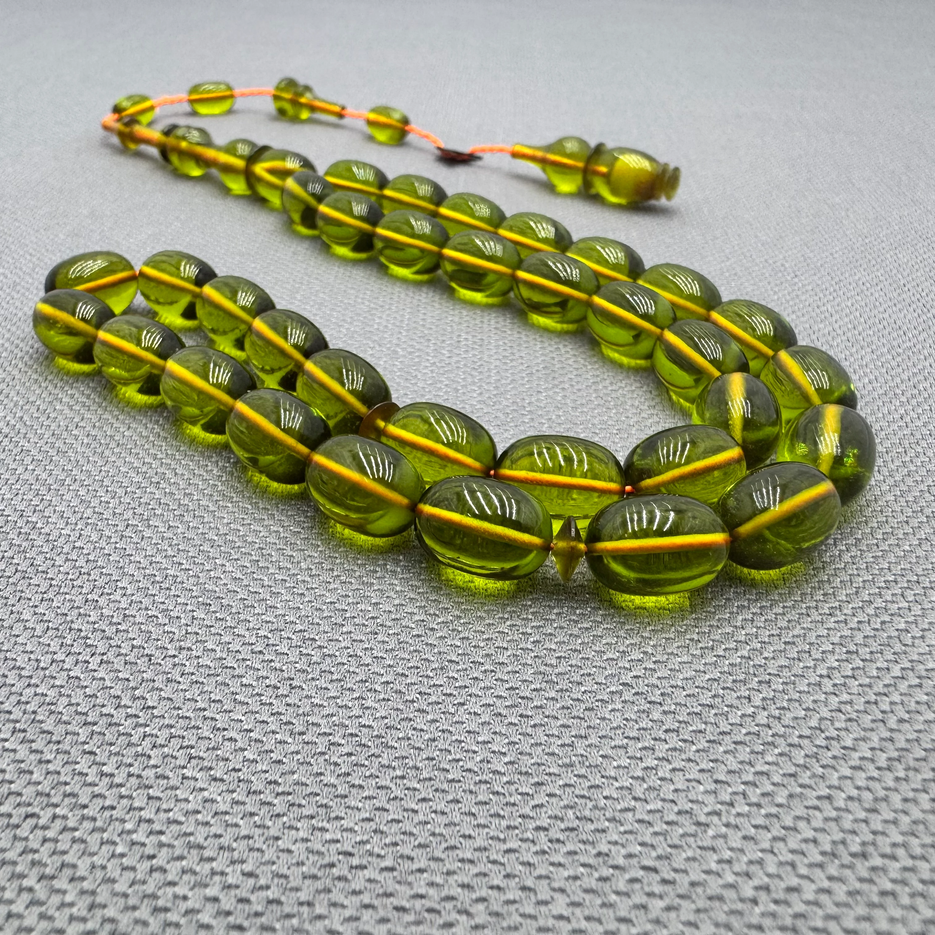 Emine REŞVANİ Usta İşçilikli Yeşil Badem Kesim Ateş Kehribar Tespih